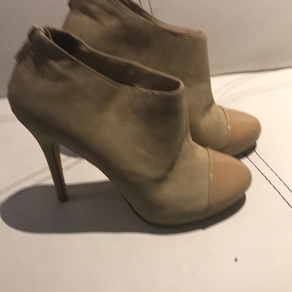 Very pretty shoes in tan colored suede - Picture 1 of 4